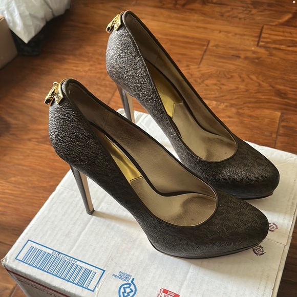 Michael Kors Dark Brown Textured Heels - Picture 1 of 4